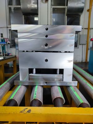 ماشینکاری CNC پایه های قالب سفارشی  ژاپن برای تجهیزات پزشکی