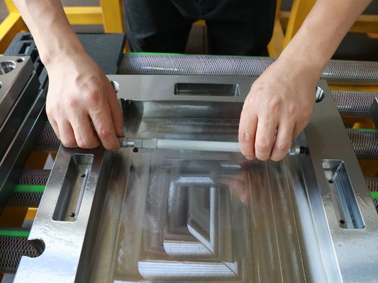 پایه قالب تزریقی ماشینکاری CNC 0.1 میلی متر تحمل ضخامت صفحه